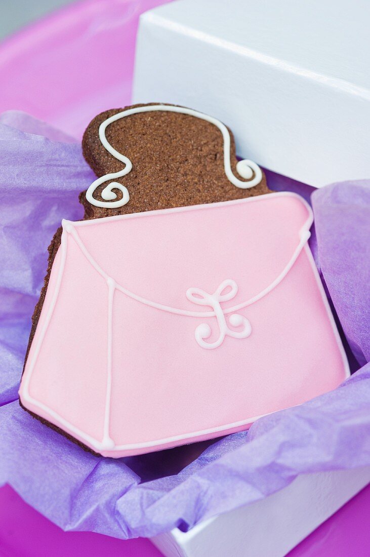 Pink 'handbag' cookie for gifting