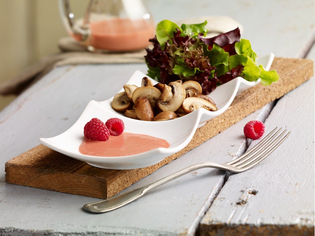 Green salad with pan fried mushrooms and raspberry dressing