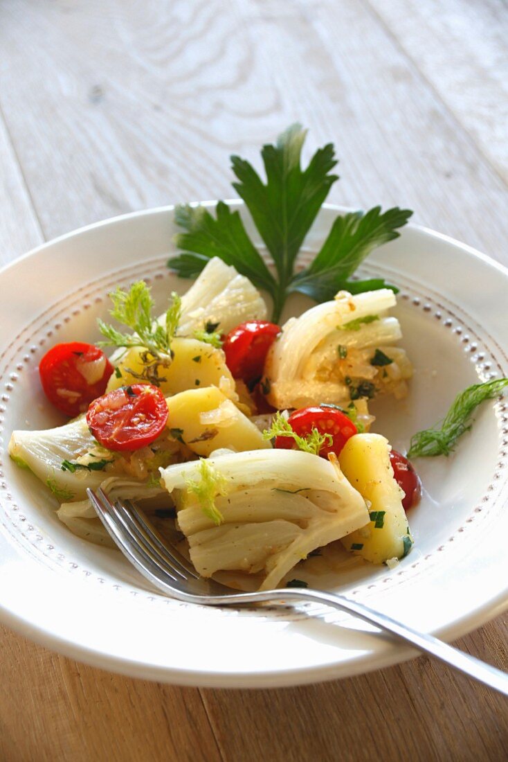 Fennel with potatoes and tomatoes