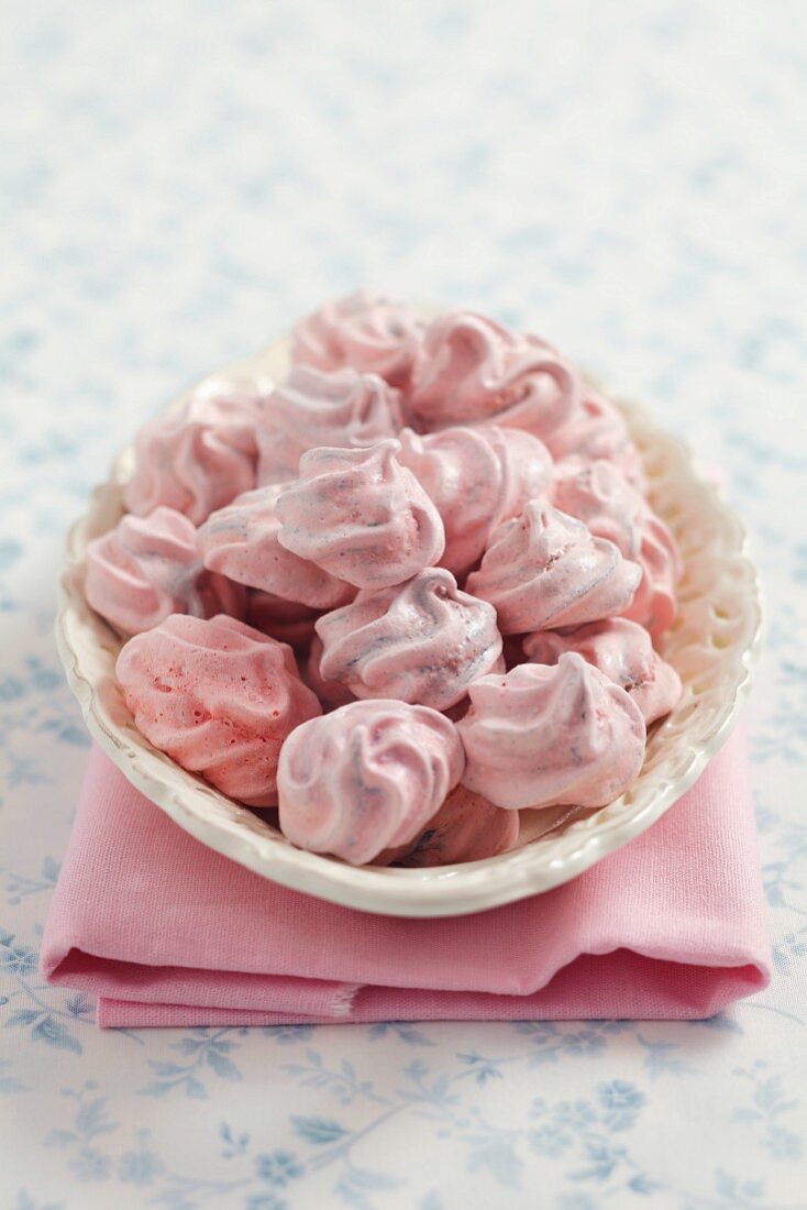 Rosafarbene Meringues