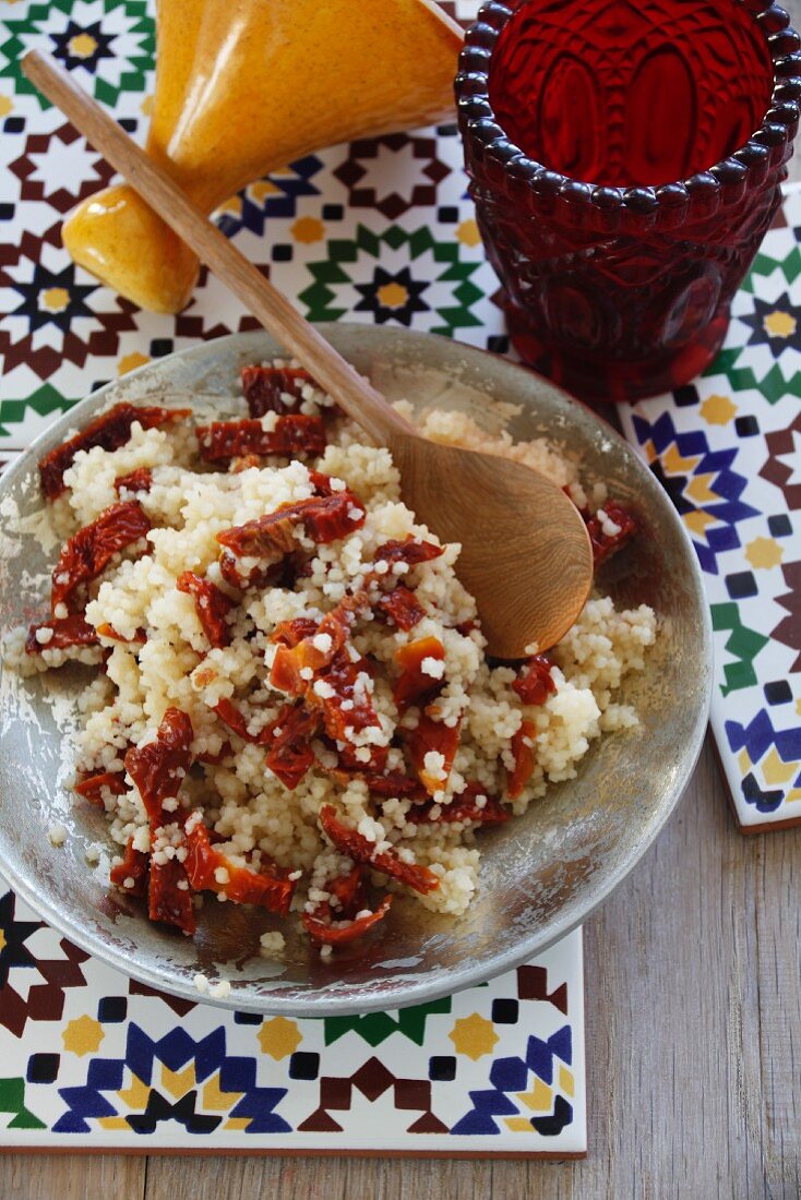 Couscous mit getrockneten Tomaten