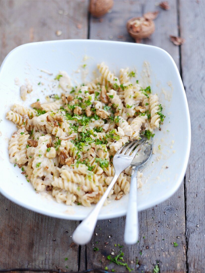 Fusilli with cheese and walnuts