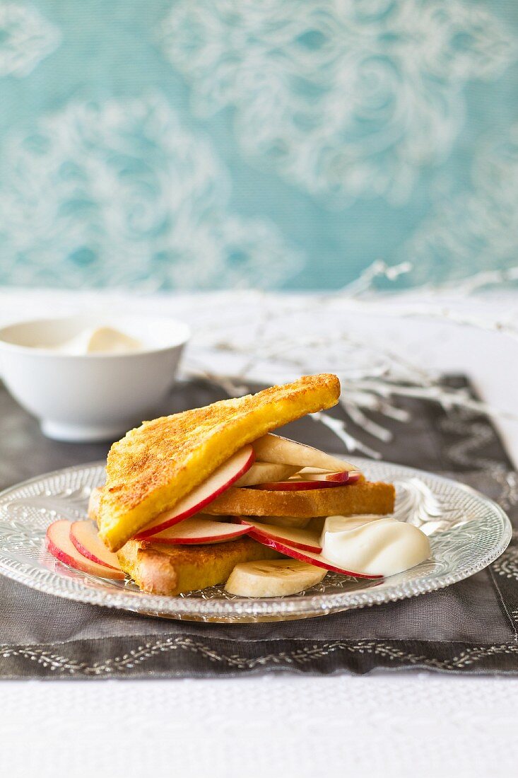 French toast with bananas, apples and mascarpone