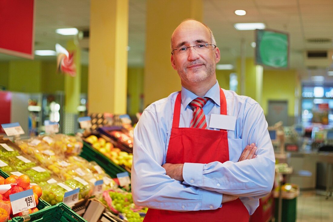 Verkäufer im Supermarkt