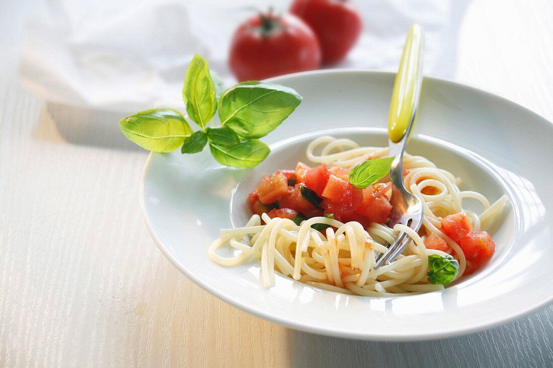 Spaghetti alla casertana (noodles with tomato sauce, Italy)