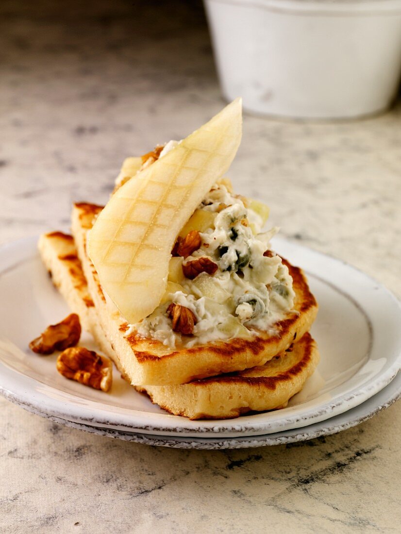 Blinis with Roquefort, pears and walnuts