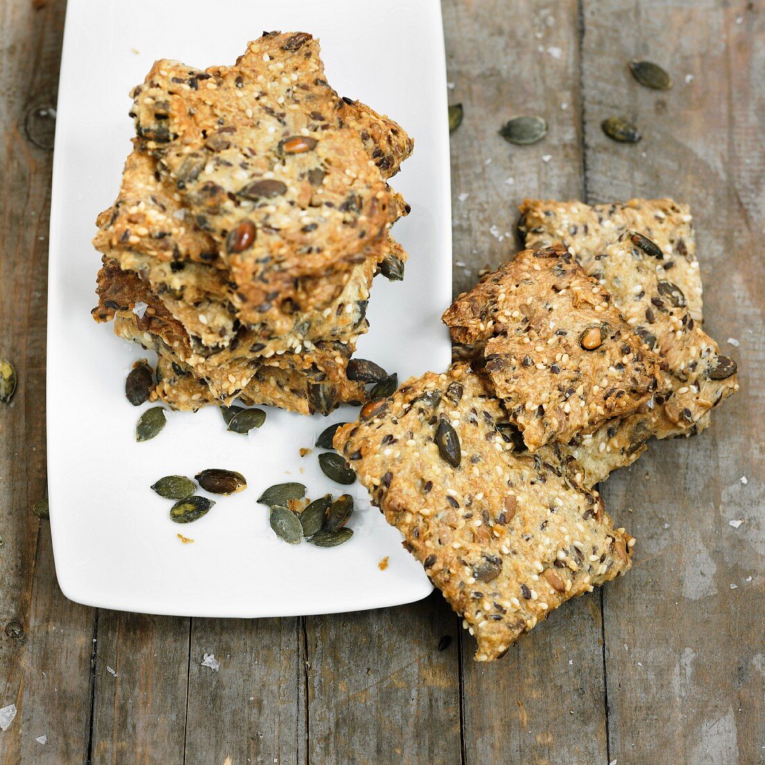 Wholegrain crackers with pumpkin seeds