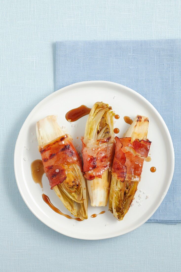 Grilled chicory with smoked ham and a honey and balsamic sauce