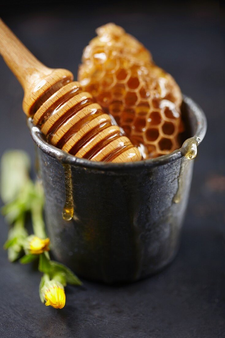 Honey spoon and honey comb in a ceramic container