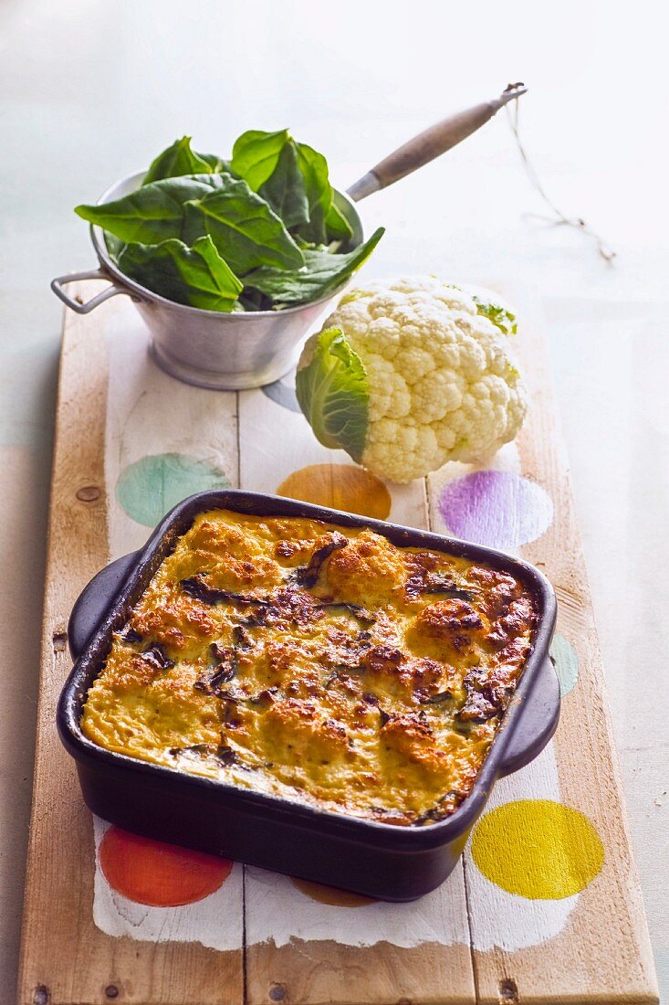 Blumenkohl-Spinat-Quiche in der Backform