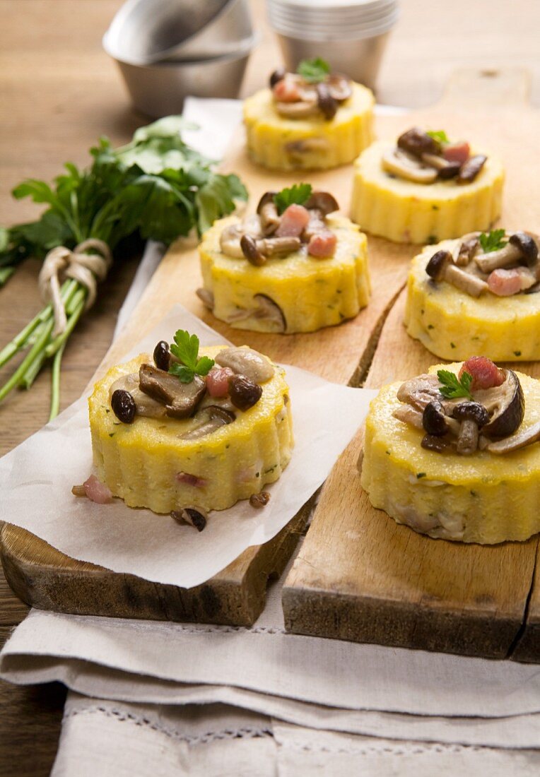 Timballini di polenta (polenta tartlets with smoked bacon, mushrooms and parsley)