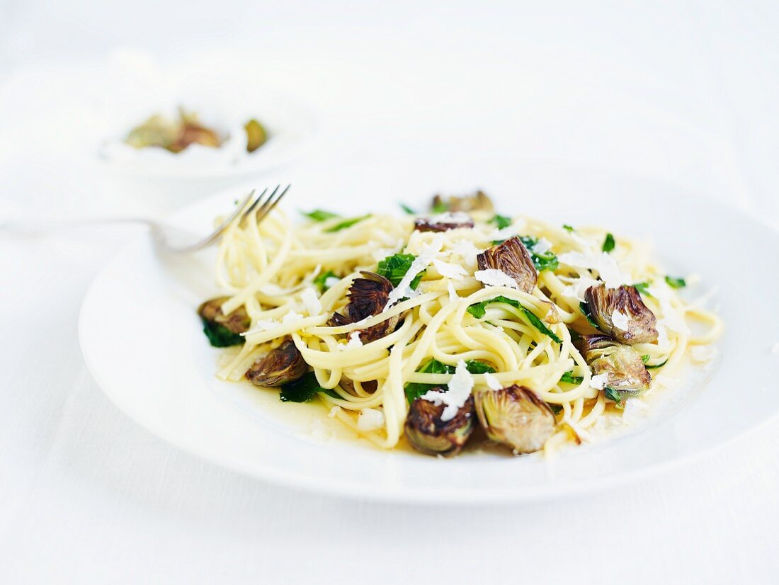 Linguine with artichokes, herbs and parmesan