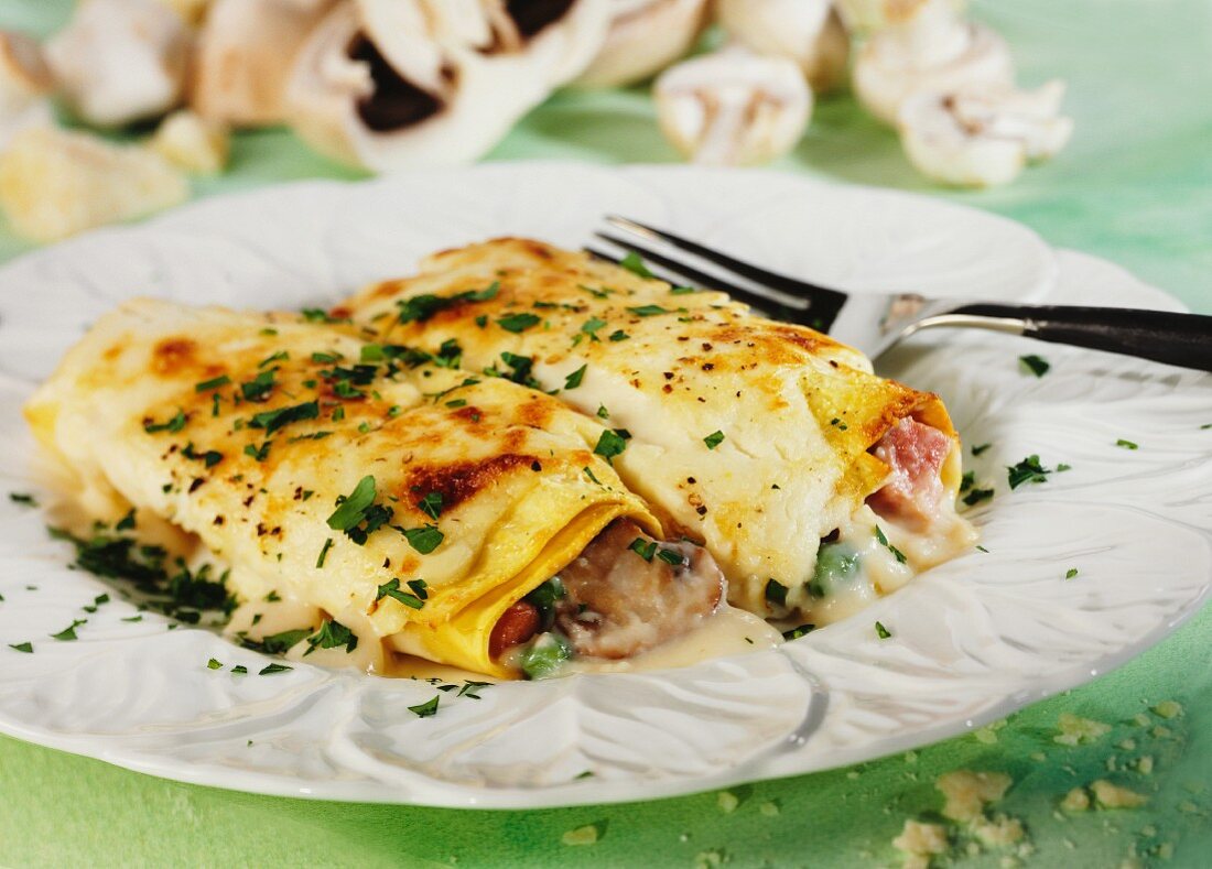 Pancakes filled with mushrooms, ham and cheese