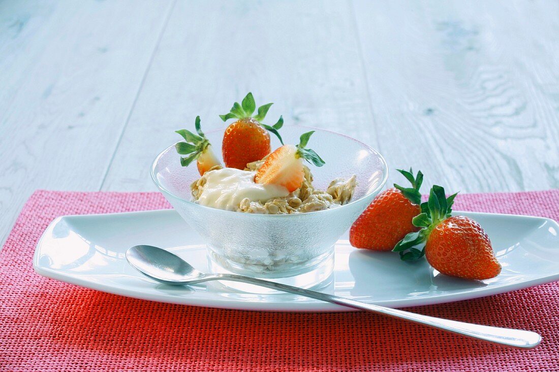 Birchermüsli mit Erdbeeren