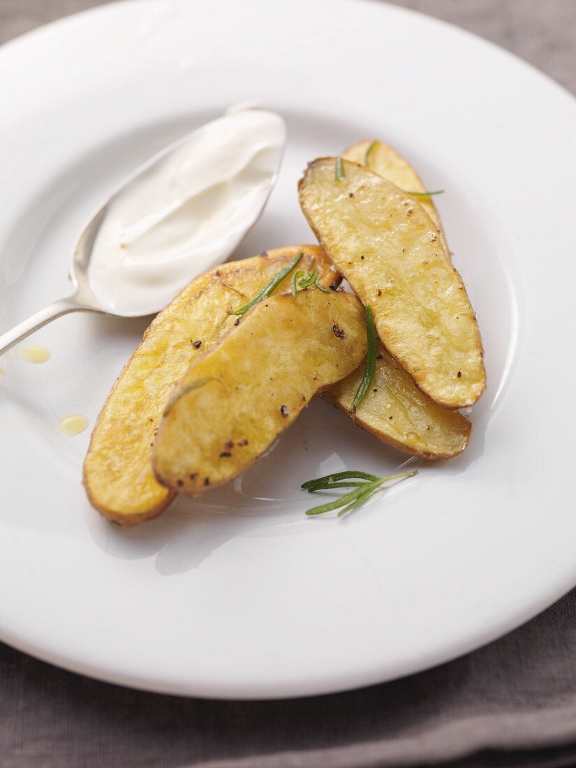 Baked potatoes with rosemary and sour cream