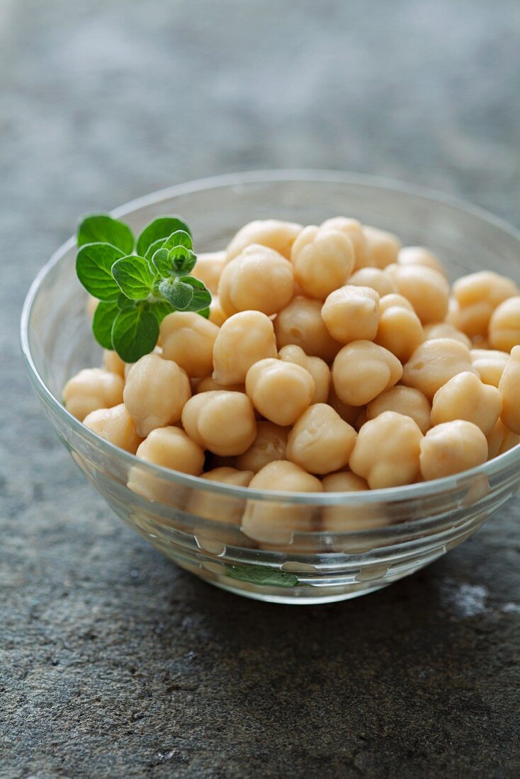 Chickpeas in a small glass bowl