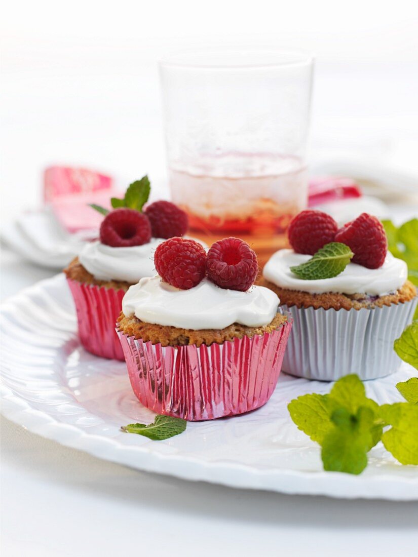 Vanilla cupcakes with raspberries