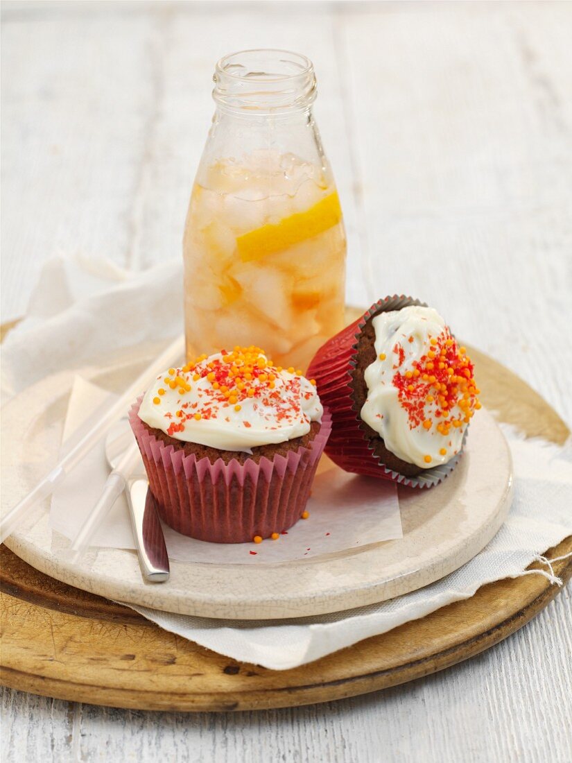 Beetroot cupcakes and lemonade