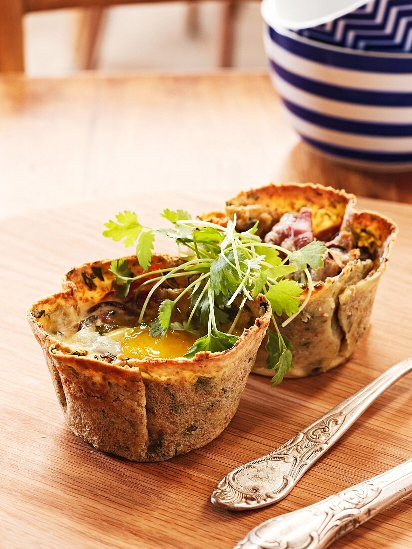 Baked pancake baskets with coriander