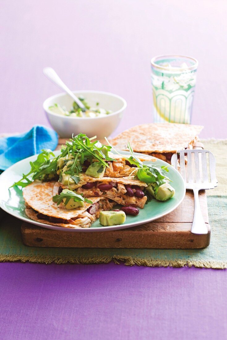 Quesadillas mit Hähnchen und Bohnen