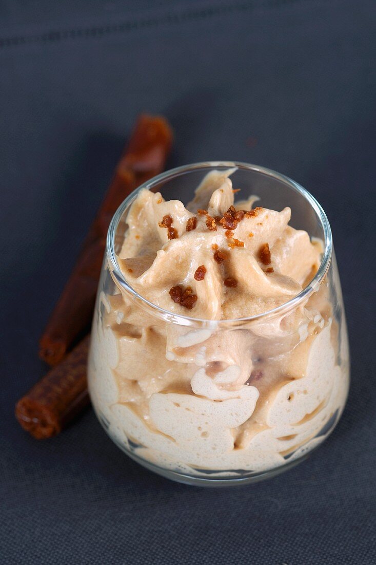 Caramel mousse with cream