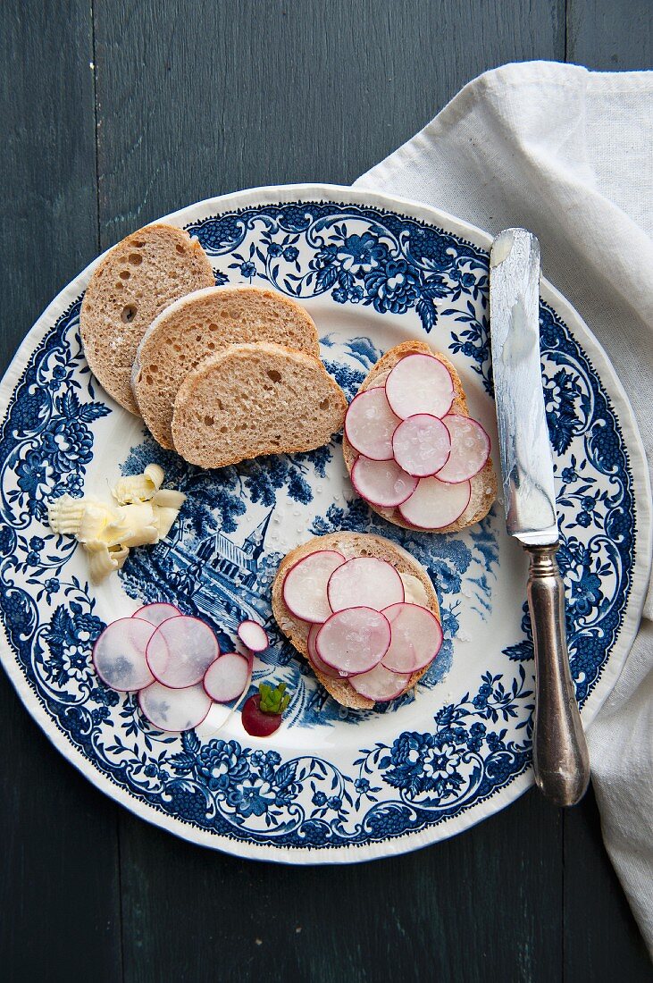 Slices of bread topped with radishes and butter
