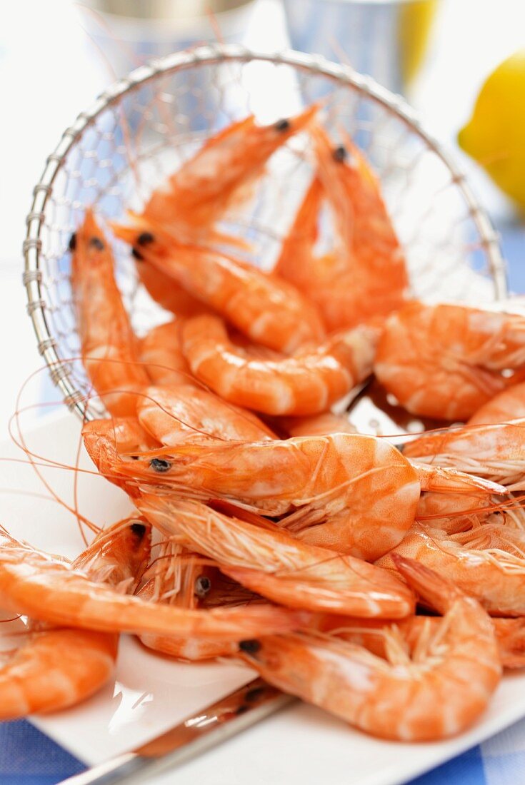 Cooked prawns and a draining spoon