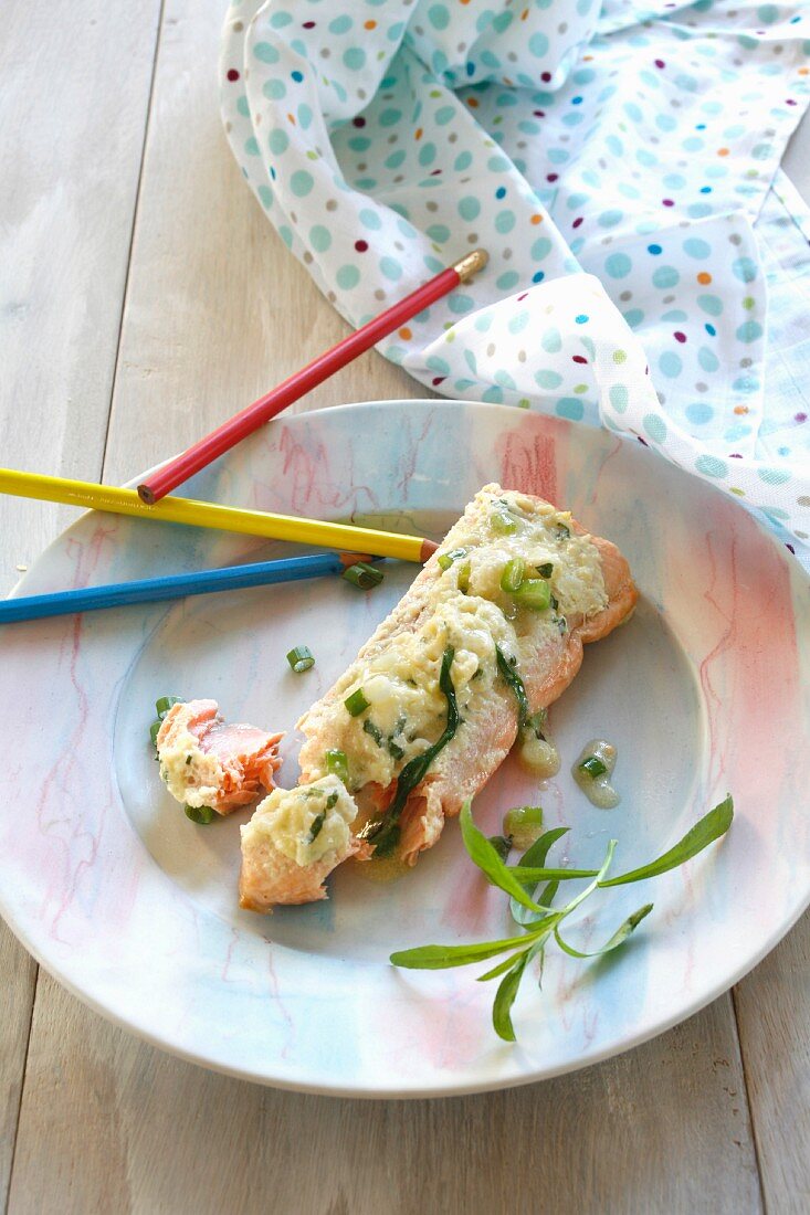 Gefüllte Lachsforelle mit Käse und Weißbrot