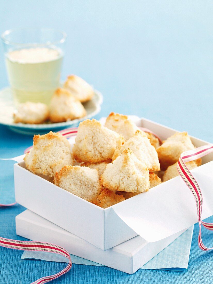Coconut and almond macaroons