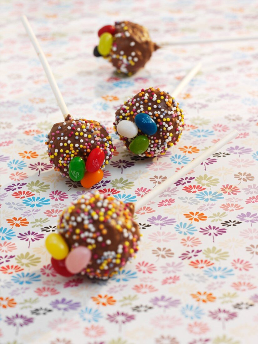 Cake pops decorated with sugar eggs for Easter