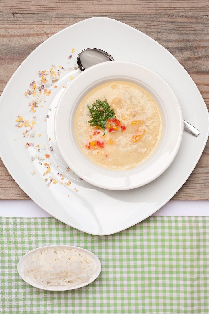 Curry soup with grated coconut