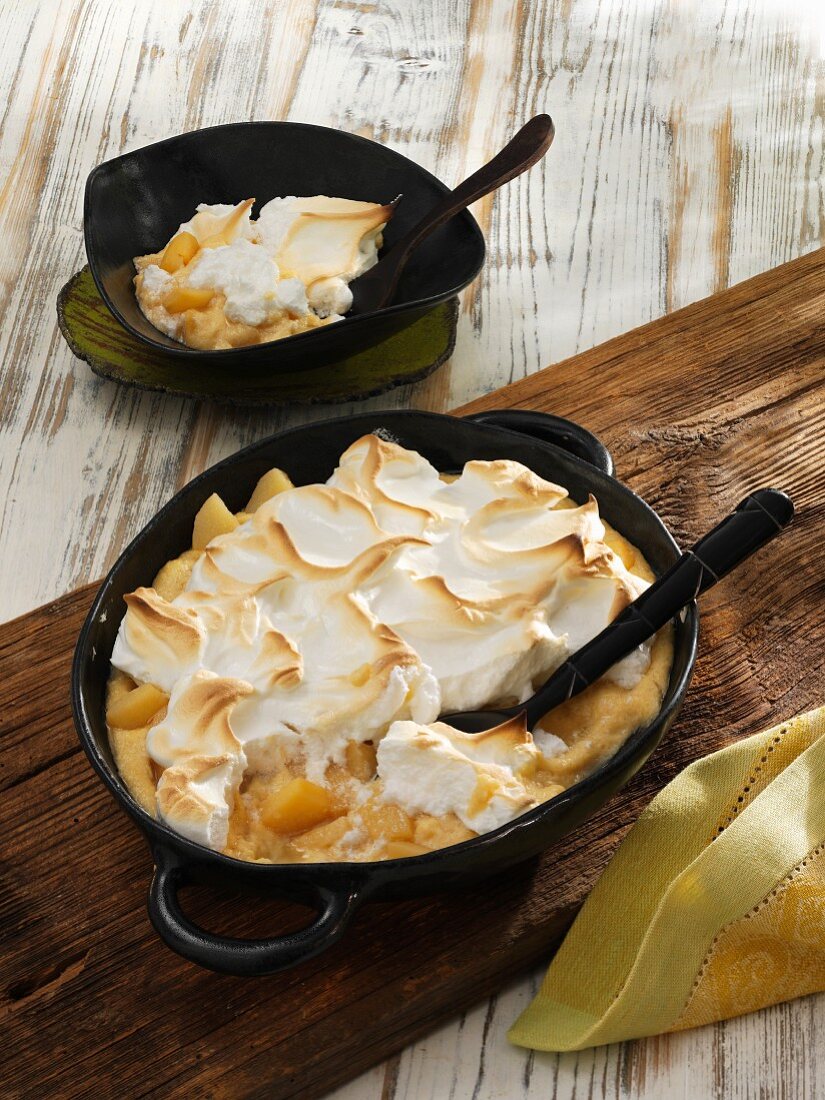 Quince and semolina pudding with meringue topping