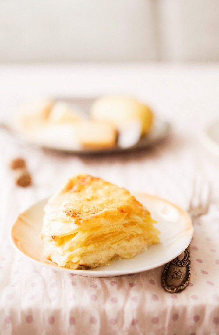 Kartoffelgratin mit Apfel und Käse