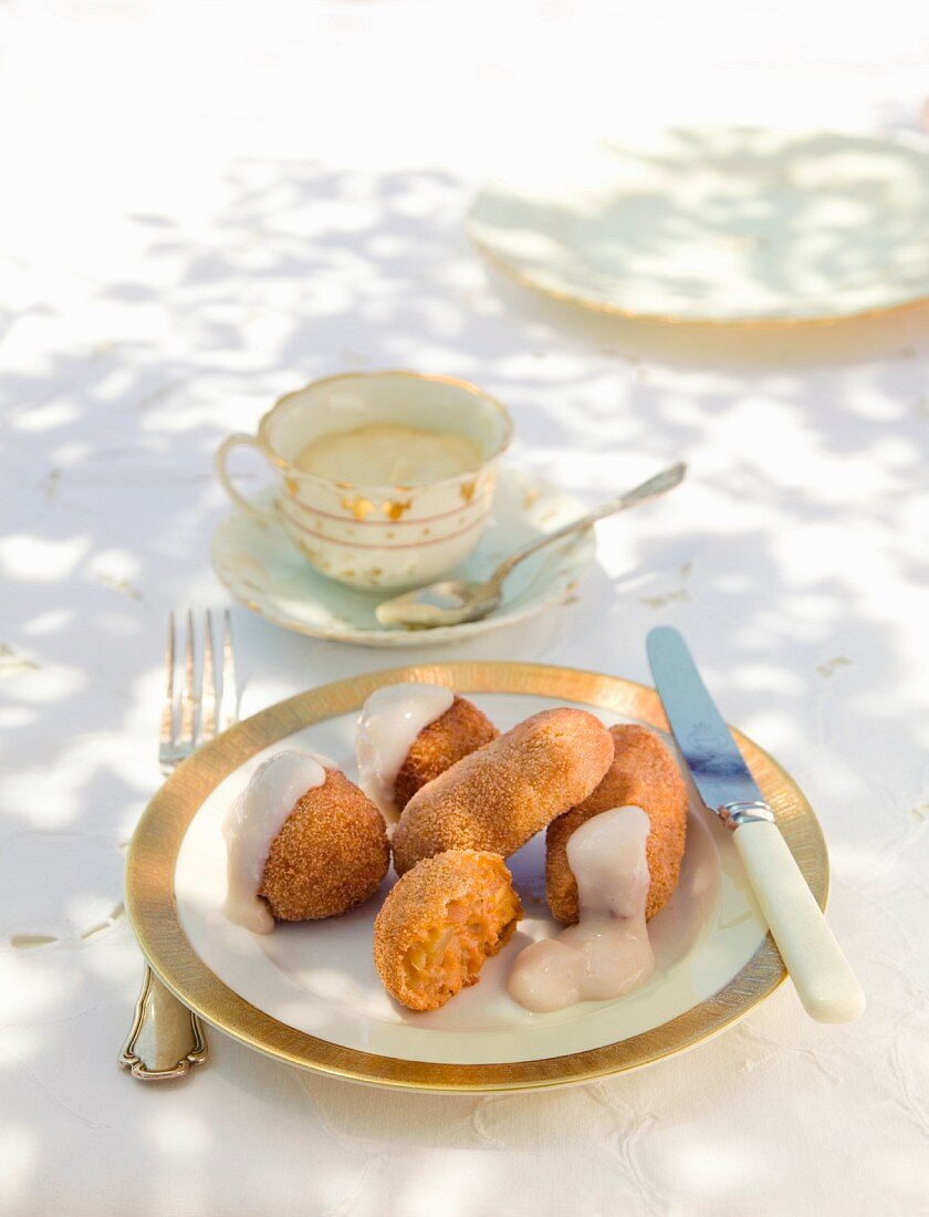 Süsse Kürbiskroketten mit Vanillesauce