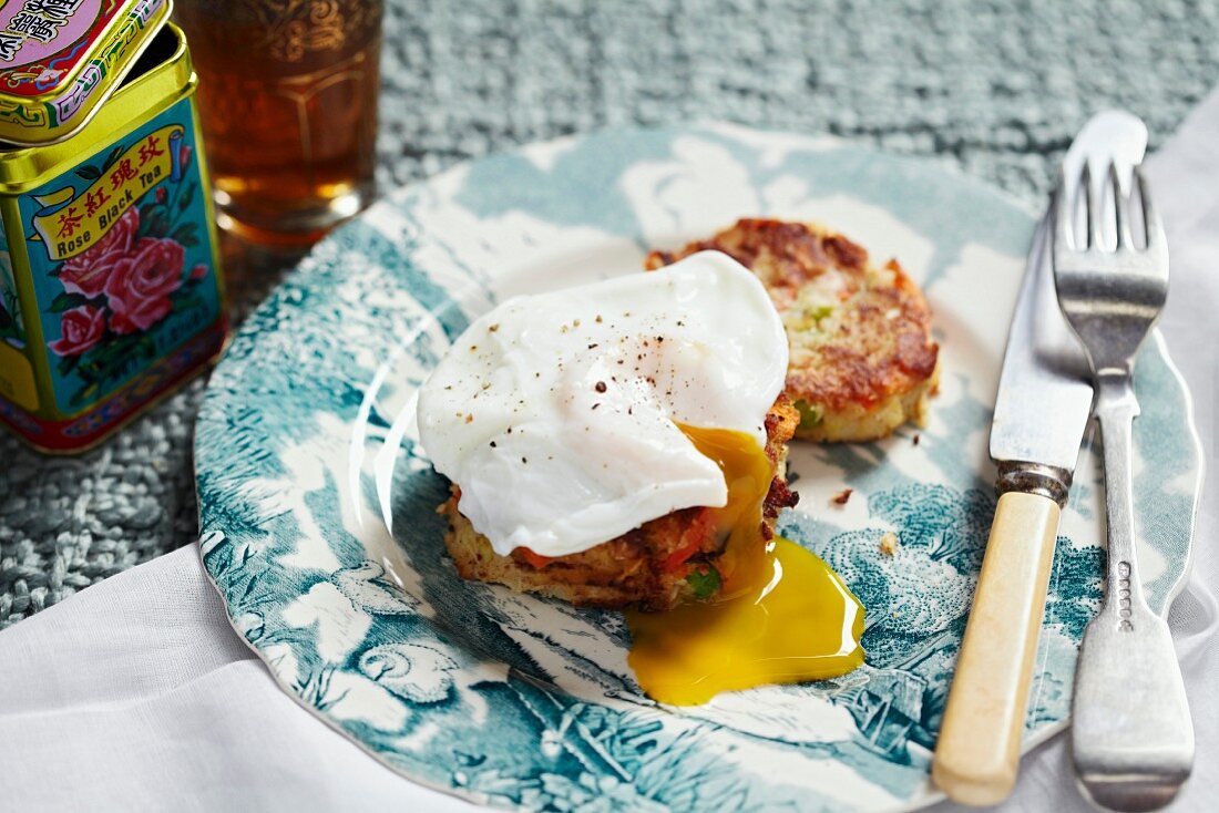 Vegetable fritters with poached egg