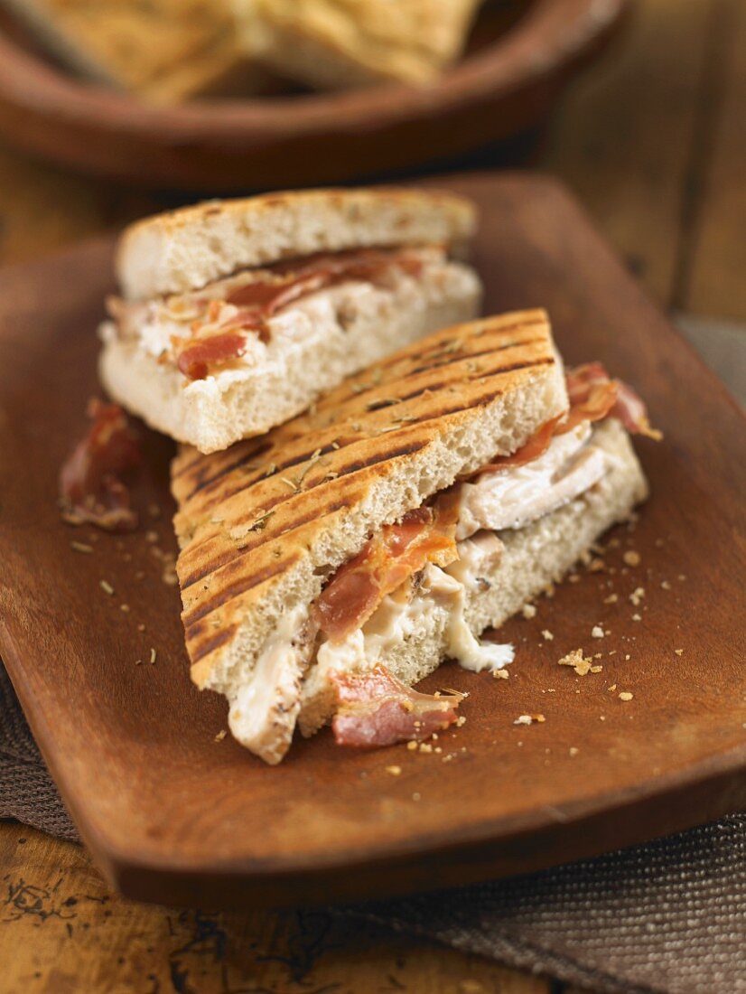 Focaccia filled with chicken and pancetta