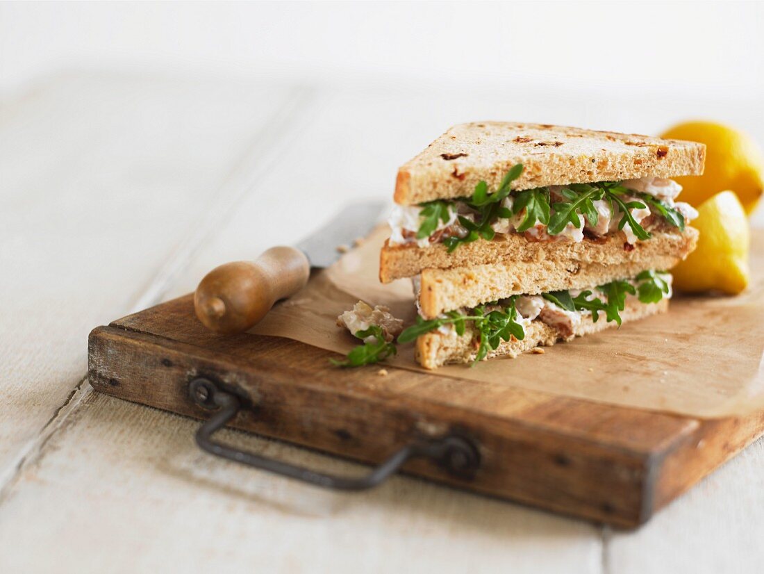 Sandwiches filled with chicken and rocket