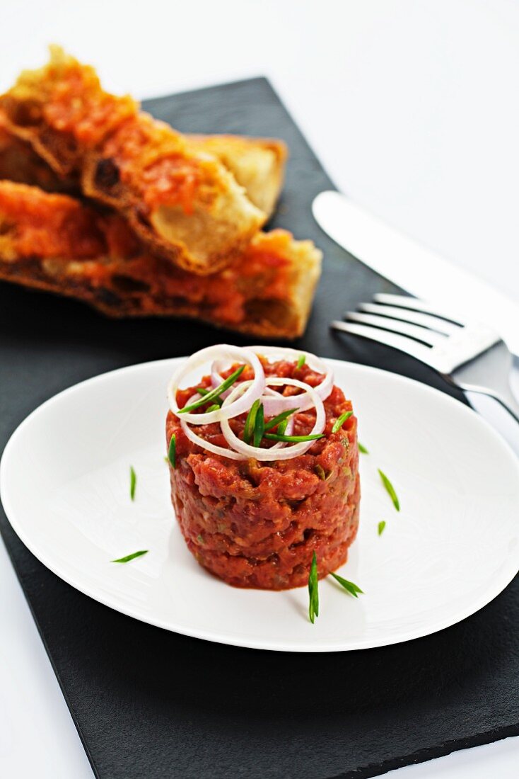 Steak tartare with tomato bread