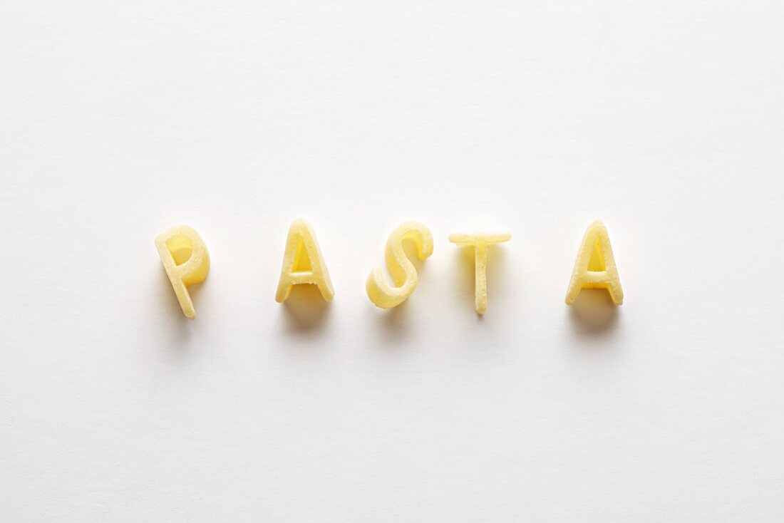 Pasta-Buchstaben bilden das Wort Pasta