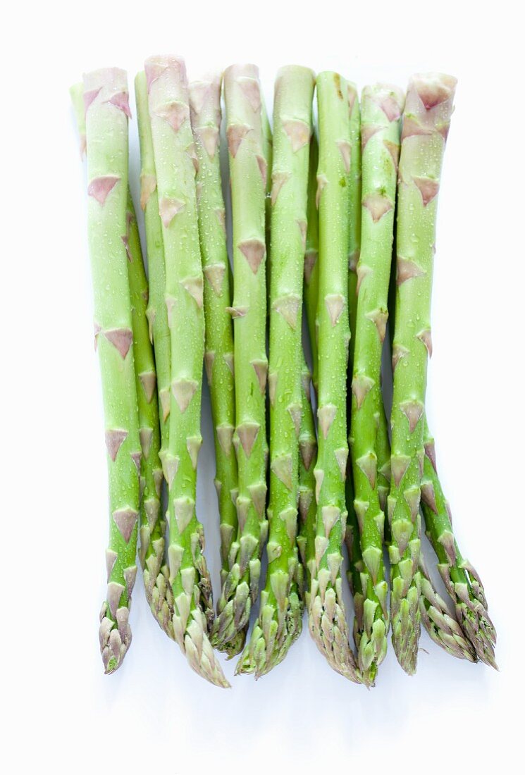 Green asparagus (no background)