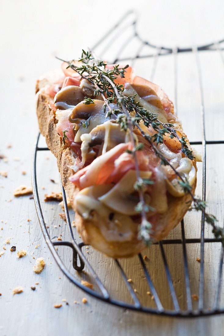 Toasted bread topped with ham, mushrooms and thyme