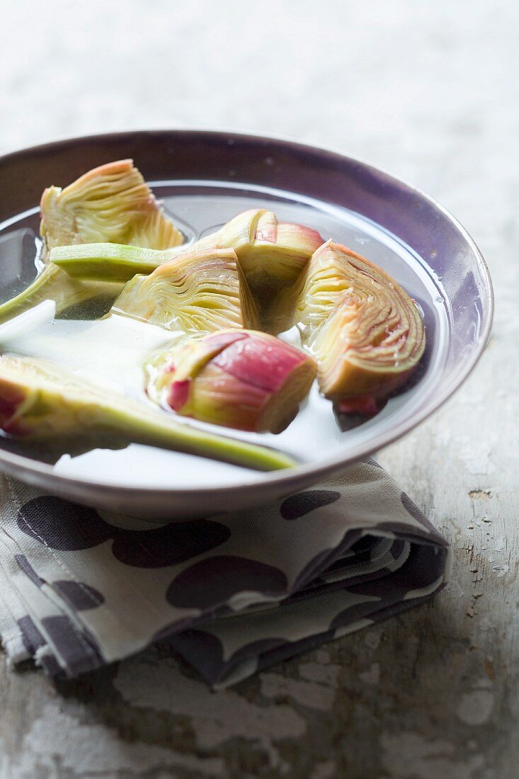 Prepared artichokes in lemon water