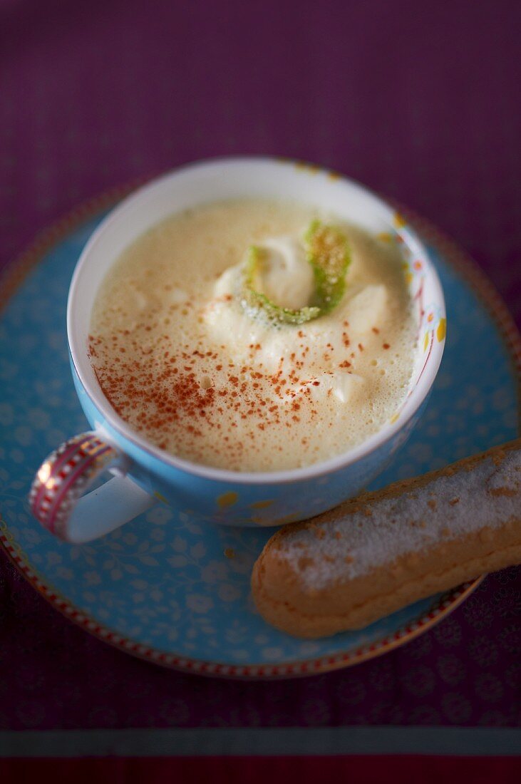 Eine Tasse Heiße Schokolade (weiße Schokolade)