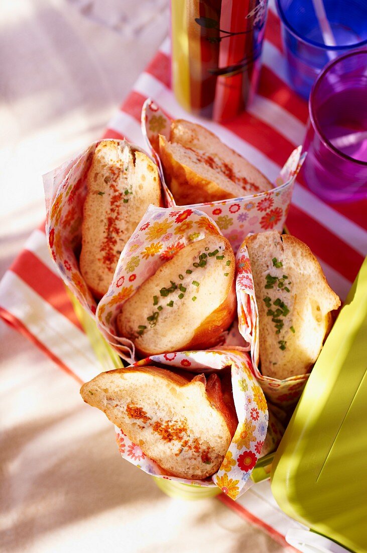 Sandwiches mit Thunfischrillette zum Picknick