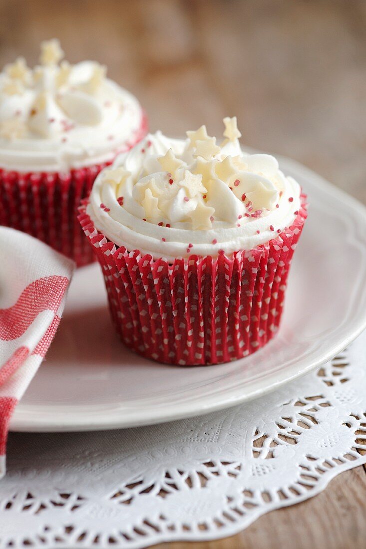 Cupcakes topped with vanilla cream icing and white chocolate stars