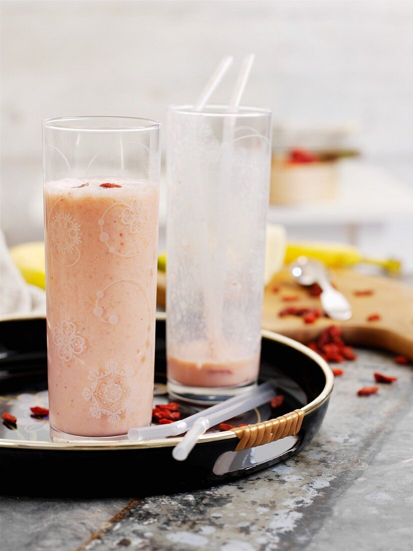 A banana shake with goji berries