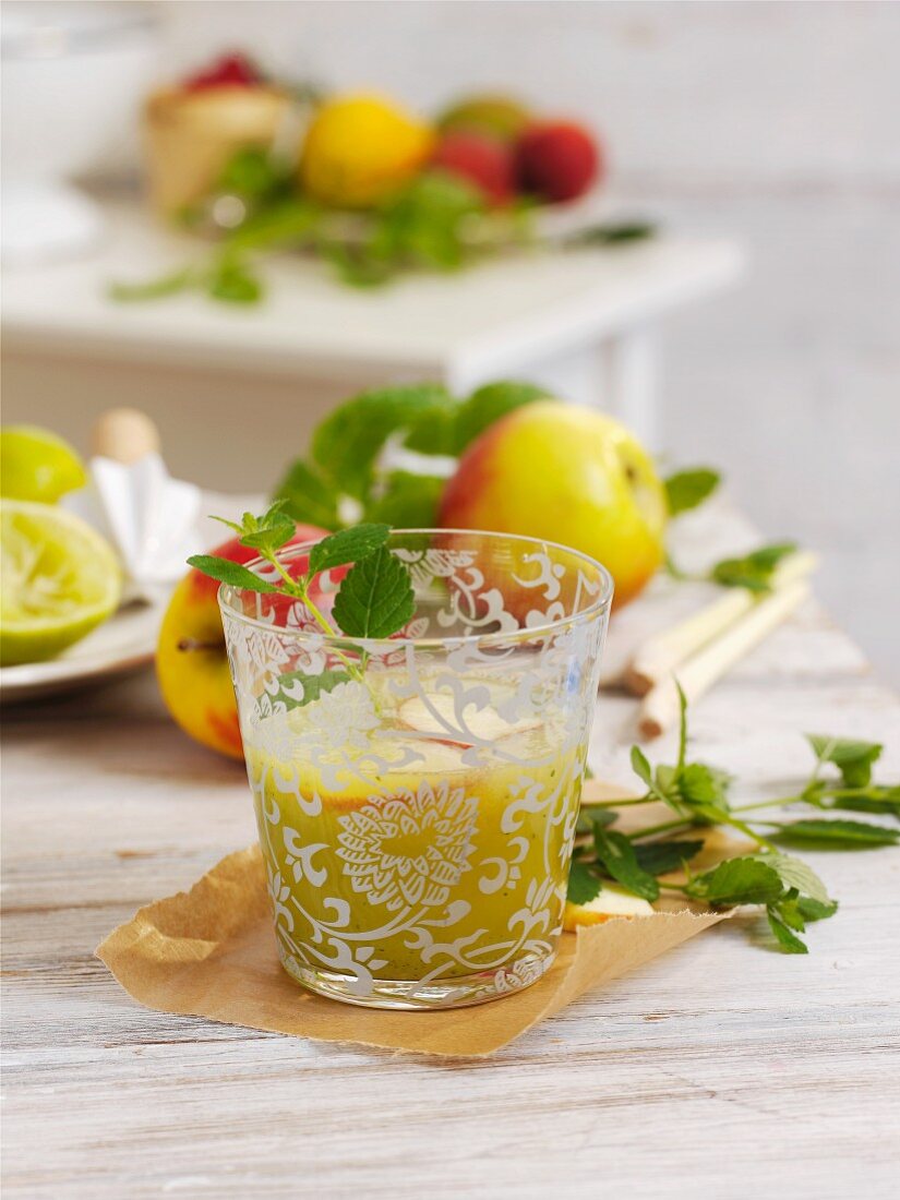 Apfel-Minz-Cocktail