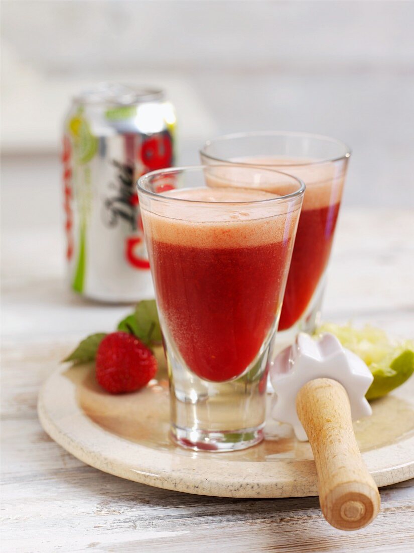 Strawberry and lime cola