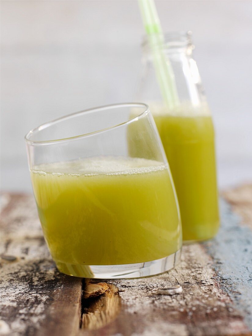 Green go (Fruchtcocktail mit Pfefferminzsirup)