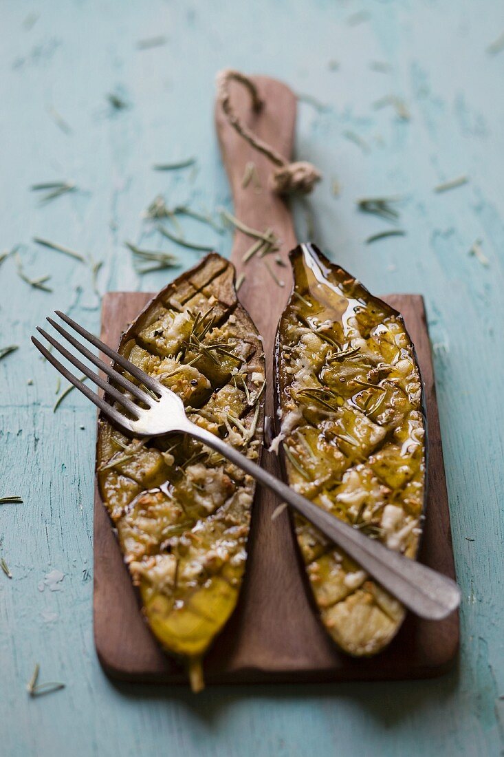 Oven-baked aubergines with rosemary